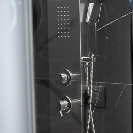 Ameli Home Luxury Apartment 塔兰托 外观 照片