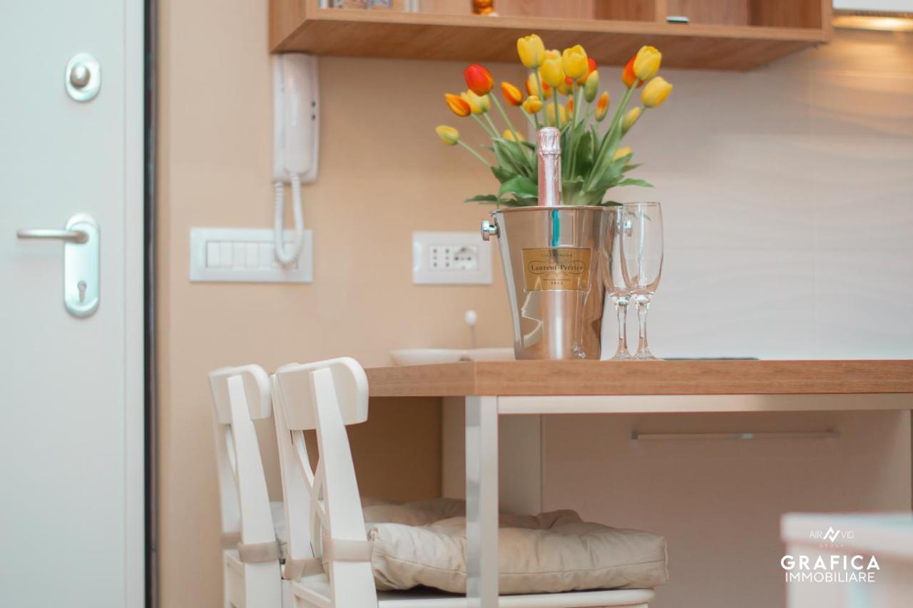 Ameli Home Luxury Apartment 塔兰托 外观 照片