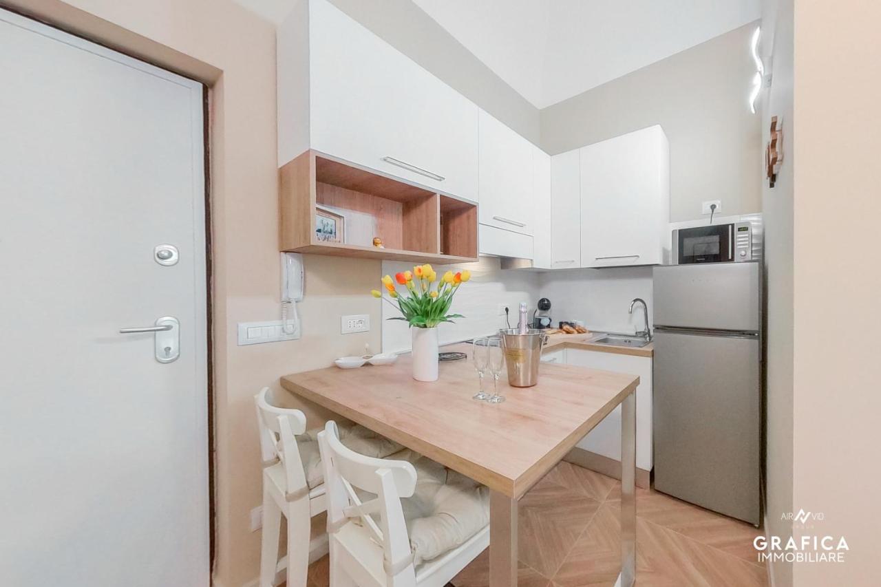 Ameli Home Luxury Apartment 塔兰托 外观 照片